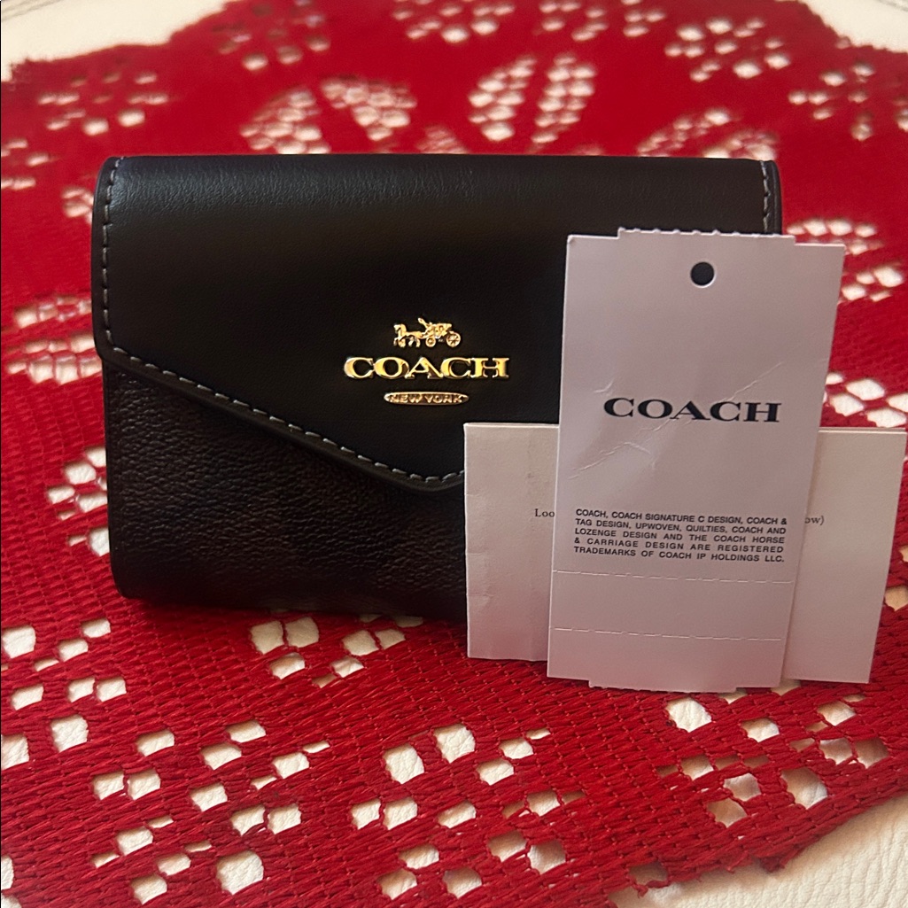 Coach Black Leather Womens Card Holder With Gold Accents